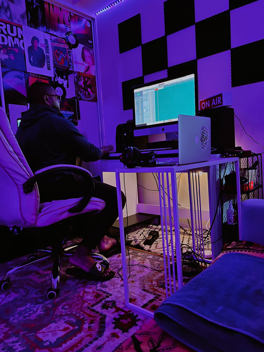 ilisavanicava's tweet photo. It’s been awhile and I’m back in the studio with the talented brother @koroituicakau working on a something special ✨

Looking forward to sharing it with you all x 

Stay tuned for more ✨🤎 https://t.co/ELniDEh8W2