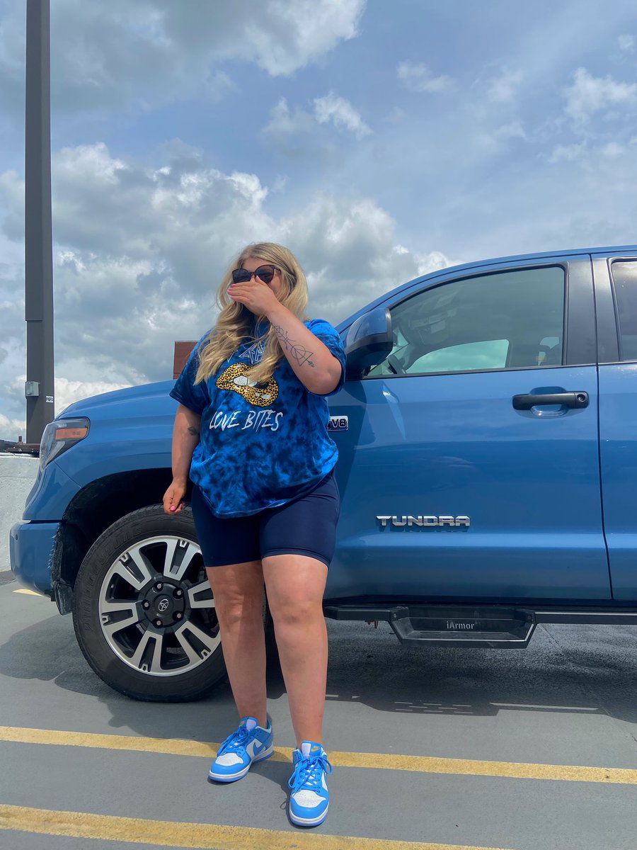 adombrowski16's tweet photo. Borrowed my dads truck and obviously had to make the fit match https://t.co/LXL2WQFqQj