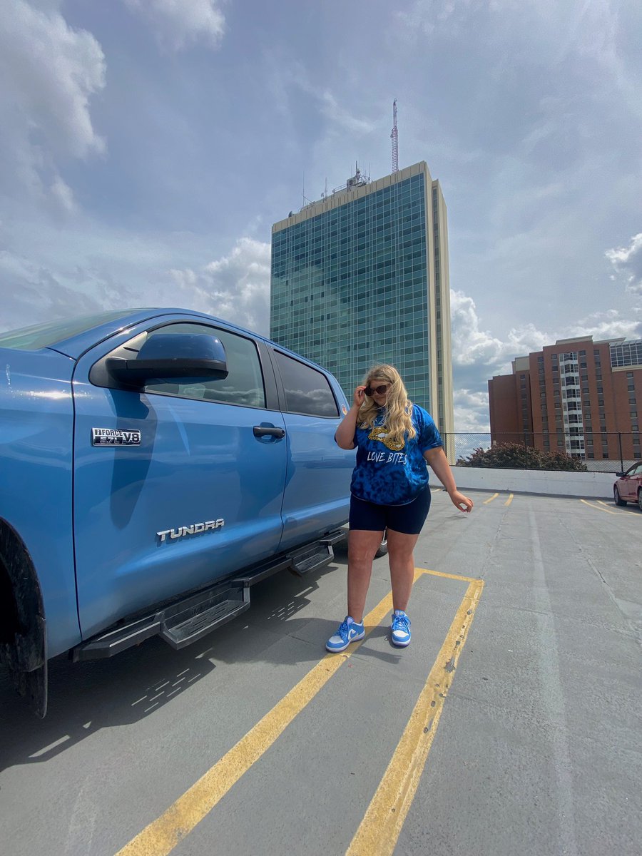 adombrowski16's tweet photo. Borrowed my dads truck and obviously had to make the fit match https://t.co/LXL2WQFqQj