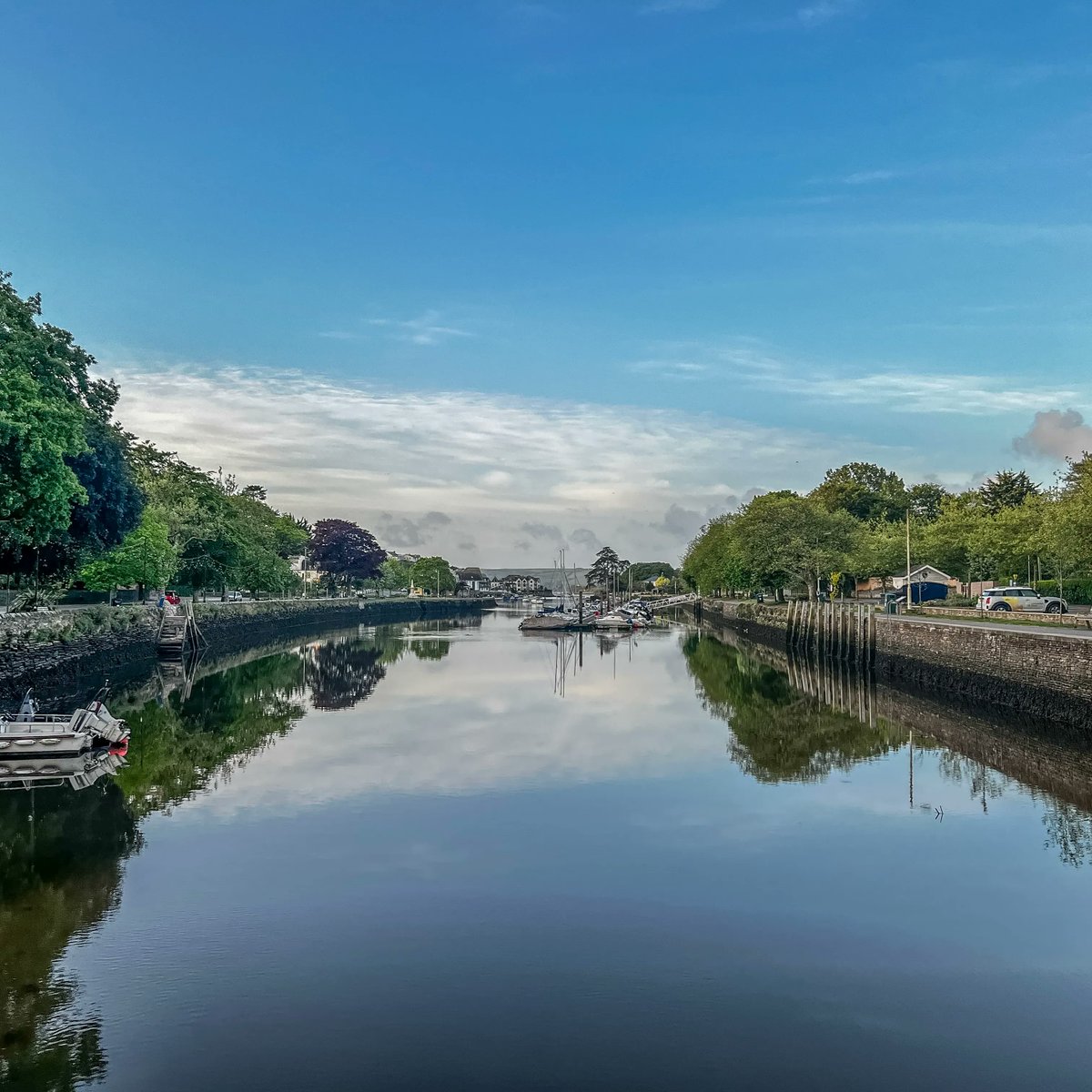 An early morning stroll around the market town of Kingsbridge has its perks, look at those reflections on the water 😍