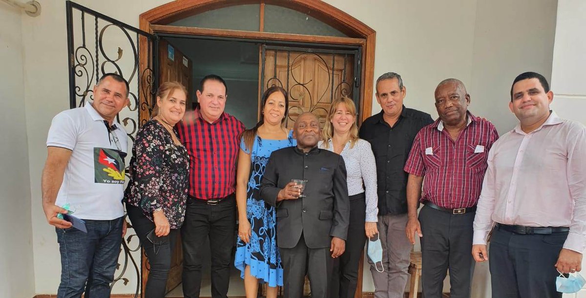 MallulyDiaz's tweet photo. Con  @RaulEHernandez7 , @GilberManuelP  y 
@TaniaBalart realizamos recorrido x distrito Luba, provincia Bioko Sur. Fuimos recibido x Delegado Gobierno,  Cristobal Ambrosio Nze, ❤️ x Cuba y agradecimiento a cooperación cubana sobresalieron en el encuentro. #DíaDeÁfrica https://t.co/q5wyzf4noJ