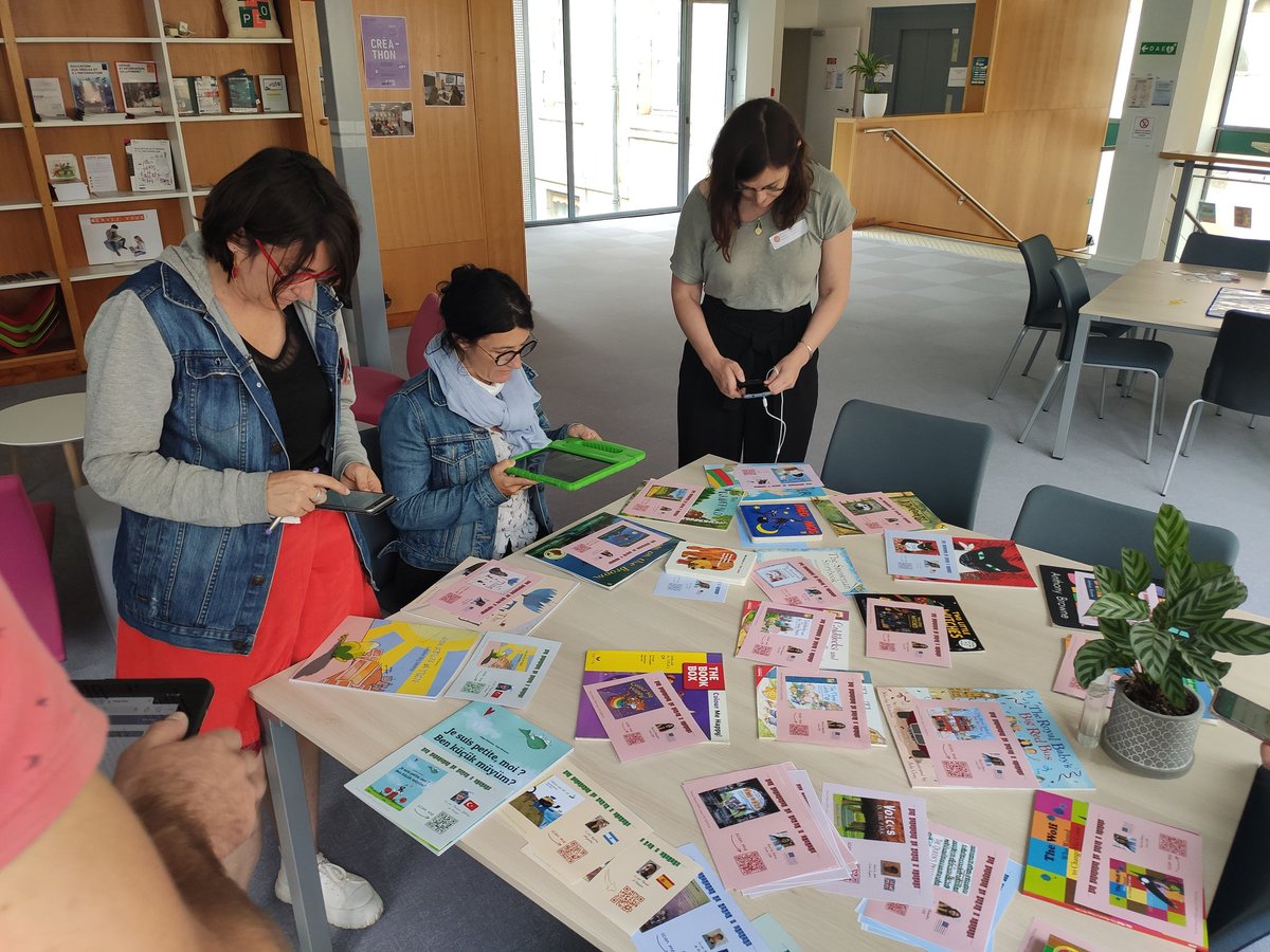 ElodieCle's tweet photo. @canope_86 @DSDEN86 @reseau_canope @DanePoitiers @TrousseAProjets Et ça continue avec des ateliers de présentation de pratiques de classe où les outils numériques apportent une réelle plus-value pédagogique : ici les langues vivantes en maternelle ! https://t.co/YfnevOETgq
