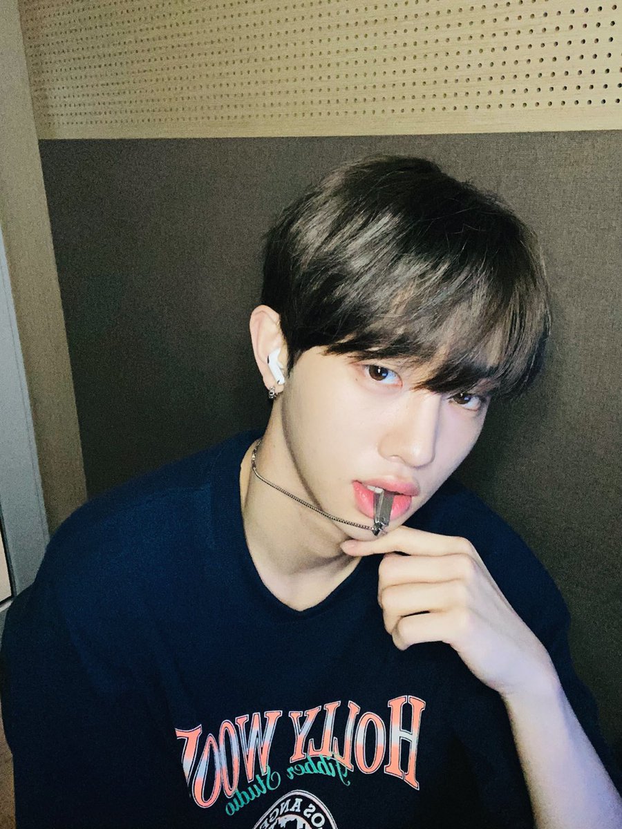 rumi_813's tweet photo. 머리 레전드 ㅠ 개잘생겼어 .. 하염없이 눈물만 나옴 https://t.co/MRsM9Xefom