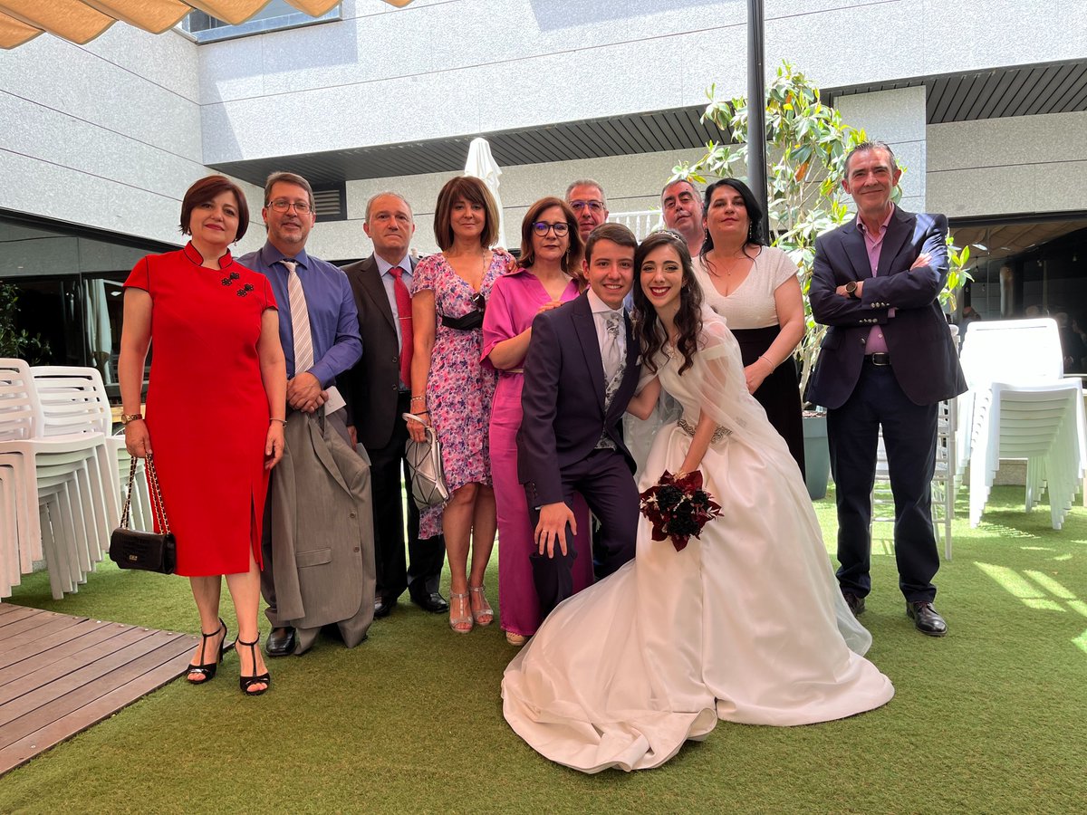 tecnytran's tweet photo. ¡Este fin de semana, el equipo de Tecnytran hemos estado de celebración!🎉

El sábado tuvimos el placer de asistir a la boda💍 de la benjamina de la familia Tecnytran. Les damos la enhorabuena a Aída y a Fernando, y les deseamos muchos años de felicidad👏

#tecnytran #felicidades https://t.co/VYfnDn729V