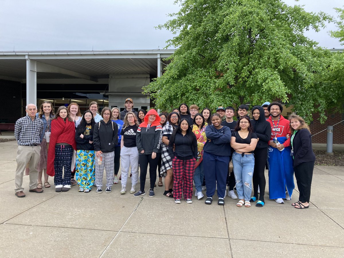 ScbigPicture's tweet photo. I can’t think of a better way to start the day then with these amazing Senior @ScbigPicture Scholars and their amazing @bigpiclearning Advisors!!!
We are so proud of you and can’t wait to see what great things you accomplish!! :-)
@shelbycountysch 
#bigpicturerocks https://t.co/l9aHJupUul