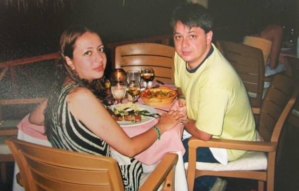 NestorVelBot's tweet photo. Hoy, como hace 18 años, volvería a decirte: “Sí. Acepto” Te Amo. @MoligonV https://t.co/6rGlKA2JAy