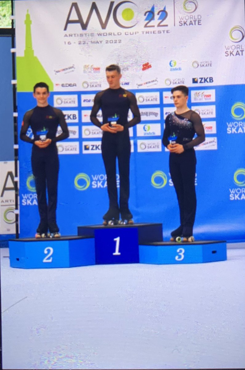 CPATona's tweet photo. Arnau Pérez segon a la semifinal de la Wordl Cup a Trieste (Itàlia) clasificat per la final a Alemania. Lliure patinatge artístic @tona_aj @aj_vic @AjuntamentOlost  @ceosona @el9nou @RevistaMesOsona @hockeymania_es https://t.co/EA2G483jGp