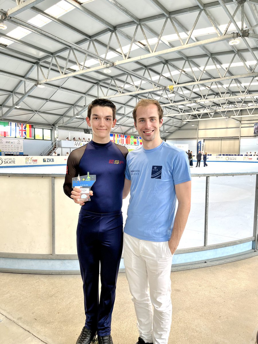 CPATona's tweet photo. Arnau Pérez segon a la semifinal de la Wordl Cup a Trieste (Itàlia) clasificat per la final a Alemania. Lliure patinatge artístic @tona_aj @aj_vic @AjuntamentOlost  @ceosona @el9nou @RevistaMesOsona @hockeymania_es https://t.co/EA2G483jGp