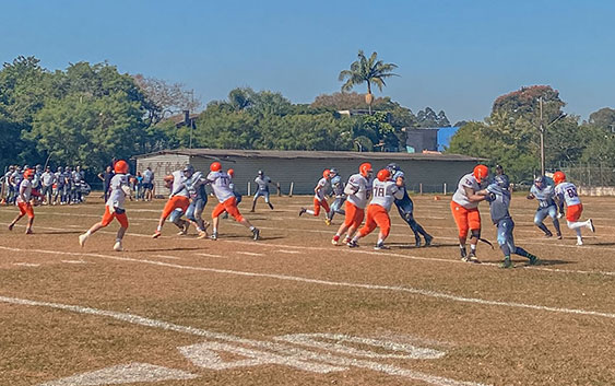 .<a href="/RhynosFA/">Guarulhos Rhynos Futebol Americano</a> vence clássico contra o <a href="/SaoPauloStorm/">São Paulo Storm</a> e segue invicto na Série Diamante da <a href="/spflbr/">São Paulo Football League</a> 2022. 🏈🇧🇷 futebolamericanobrasil.com/guarulhos-rhyn…