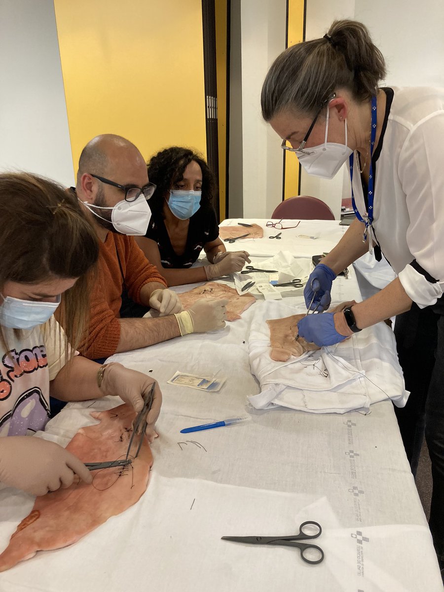 memiguer's tweet photo. Hoy #formación muy interesante a enfermeras de #AtencionPrimaria #A8 sobre Actualización en Cirugía Menor y taller práctico de suturas. @MartaMalnero @PepaNurse https://t.co/ouTuhY1IqB