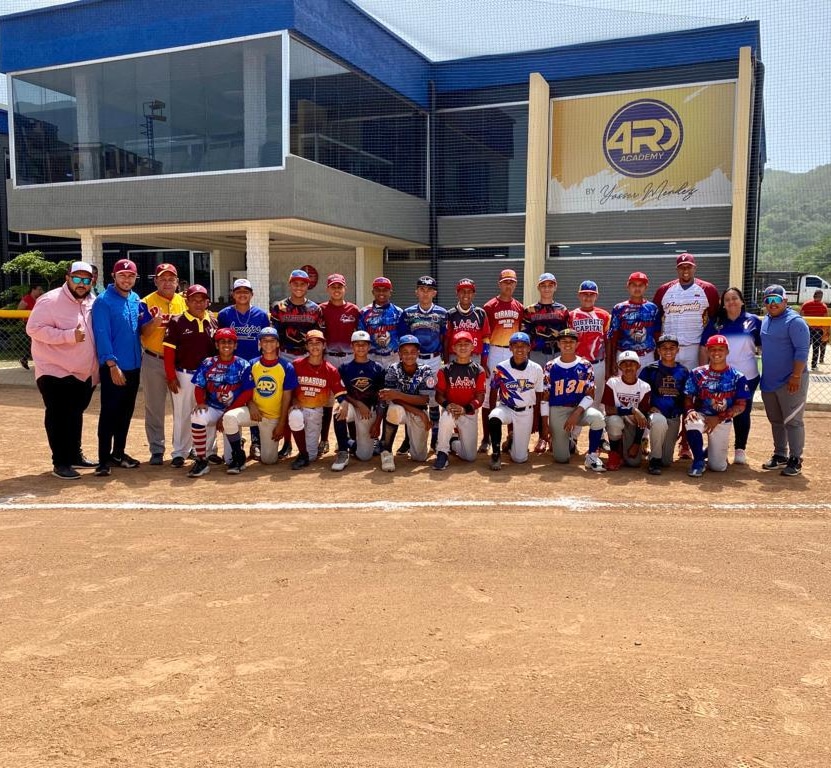 4proacademy's tweet photo. #4pro se convierte en la cuna del béisbol de desarrollo #venezolano🇻🇪
El fin de semana recibimos a la pre-selección criolla que nos estará representando en el Campeonato Mundial #sub12 que se efectuará en Taiwan #china 🇹🇼
#sembrandobeisbol @fevebeisbol
@4procity #4proacademy https://t.co/fU9oi28oee