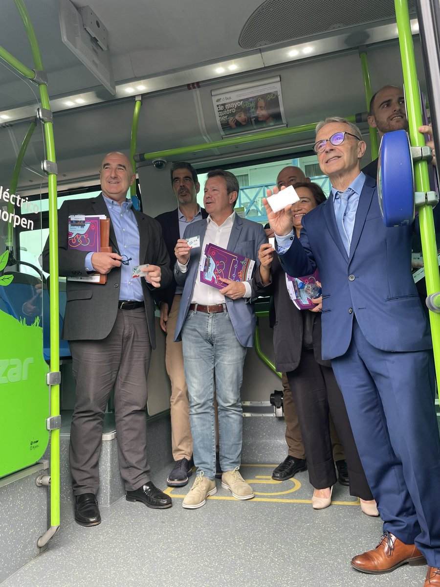 JeremieMartin7's tweet photo. #Hendaye et @kottebask accueillent aujourd’hui la journée de restitution des projets de mobilité transfrontalière #Smartmob et #Emobask. Avec un billet unique et une meilleure information des usagers, les déplacements professionnels et ceux du quotidien sont facilités ! https://t.co/TCjIQIrCMb