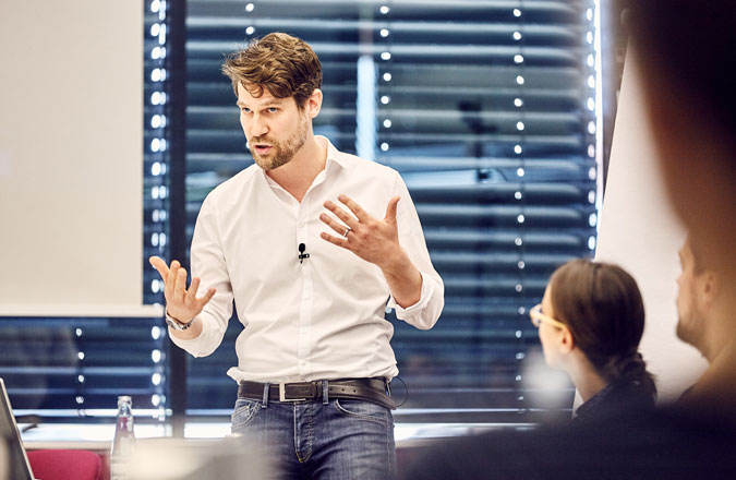 AvHStiftung's tweet image. Looking back at the 2nd weekend of #ResearchComLab: Great advice on compelling storytelling and #SciComm formats by @JensRadue @derspiegel, @ReWinkels @wissimdialog and @Alokjha @TheEconomist. humboldt-foundation.de/en/explore/org…