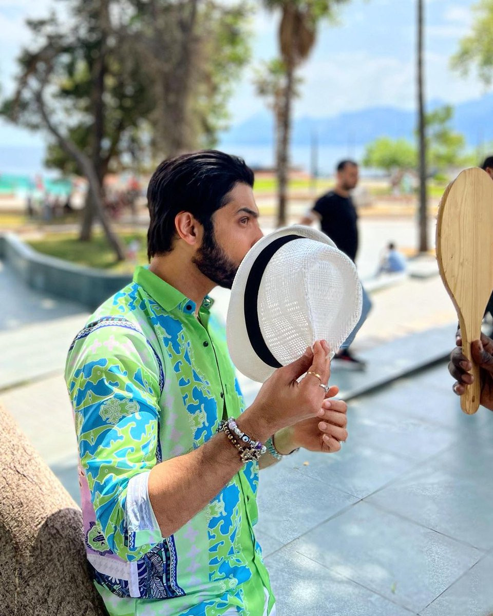 sharadking009's tweet photo. He is so cool 💖💖 looking very handsome 🔥#SharadMalhotra #Smaray https://t.co/x4FzwRCm08