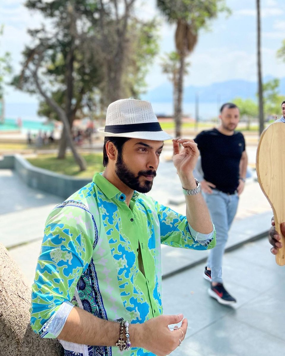 sharadking009's tweet photo. He is so cool 💖💖 looking very handsome 🔥#SharadMalhotra #Smaray https://t.co/x4FzwRCm08