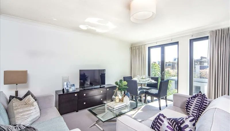 PropertyExperts's tweet photo. This superb two-bedroom apartment is set over 665 sq ft located in the heart of South Kensington. The apartment consists of a large bright reception room with full-length windows, two double bedrooms, a bright modern kitchen with integrated appliances, modern fitted bathroom. https://t.co/0VvFvc3yAk