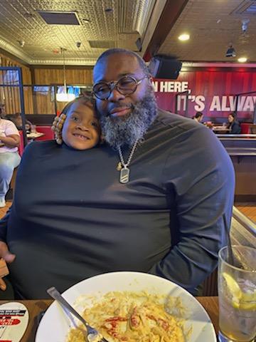 DerrickSSRobin's tweet image. When you're granddaughter says she's cold at the restaurant