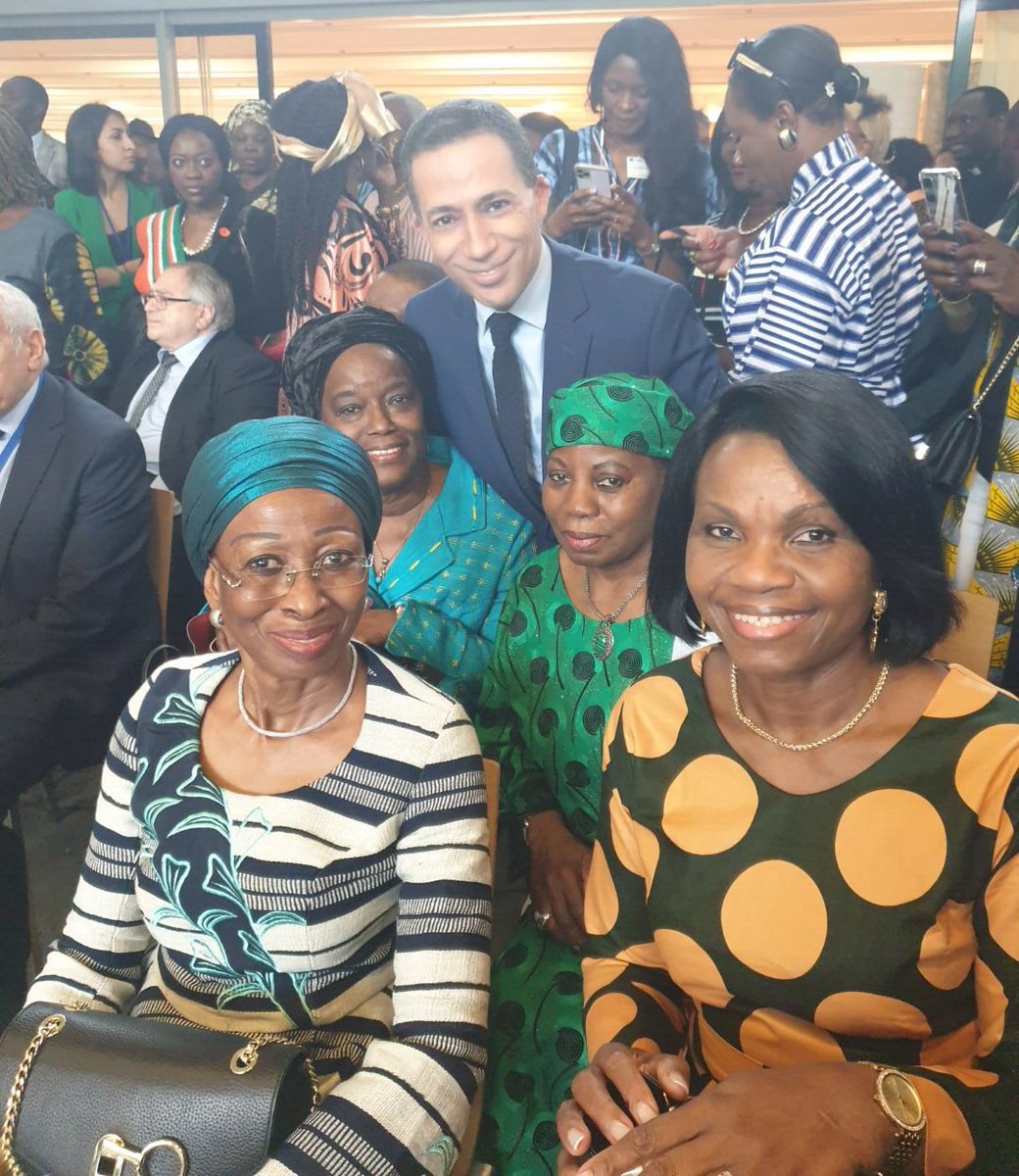 Avec mes vaillantes sœurs, les ambassadrices du #Ghana, du #Nigeria, de #Côte_dIvoire et du #Gabon au démarrage de la #semaine_africaine à l'#UNESCO
🇹🇳🇬🇭🇳🇬🇨🇮🇬🇦
#Priorite_Afrique 
#Unesco 
#Tunisie