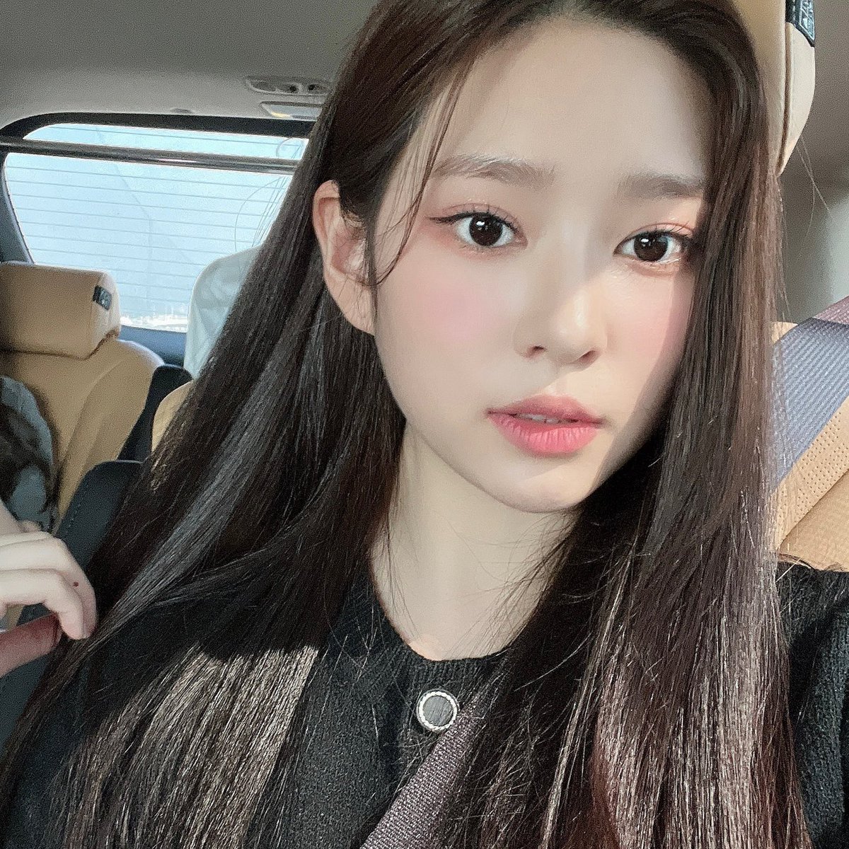 minddwu's tweet photo. jokes aside, every saturday is always a bit brighter and sweeter than any other day! i bet it has something to do with the mc minju angel and mucore though. 🍬 i hope that our presence is enough for your daily dose of saturday happiness! 💗🎀 https://t.co/YmG9RX4uZo