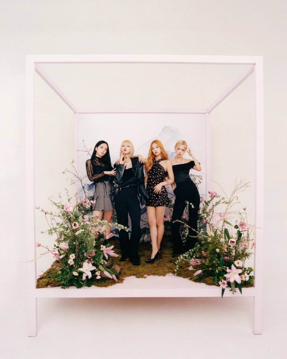 BBU_BLACKPINK's tweet photo. #BLACKPINK x ROLLING STONE “POP SUPERNOVAS”

WELCOME BACK BLACKPINK
#BLACKPINKxRollingStone @BLACKPINK https://t.co/qhoYBbpNxm