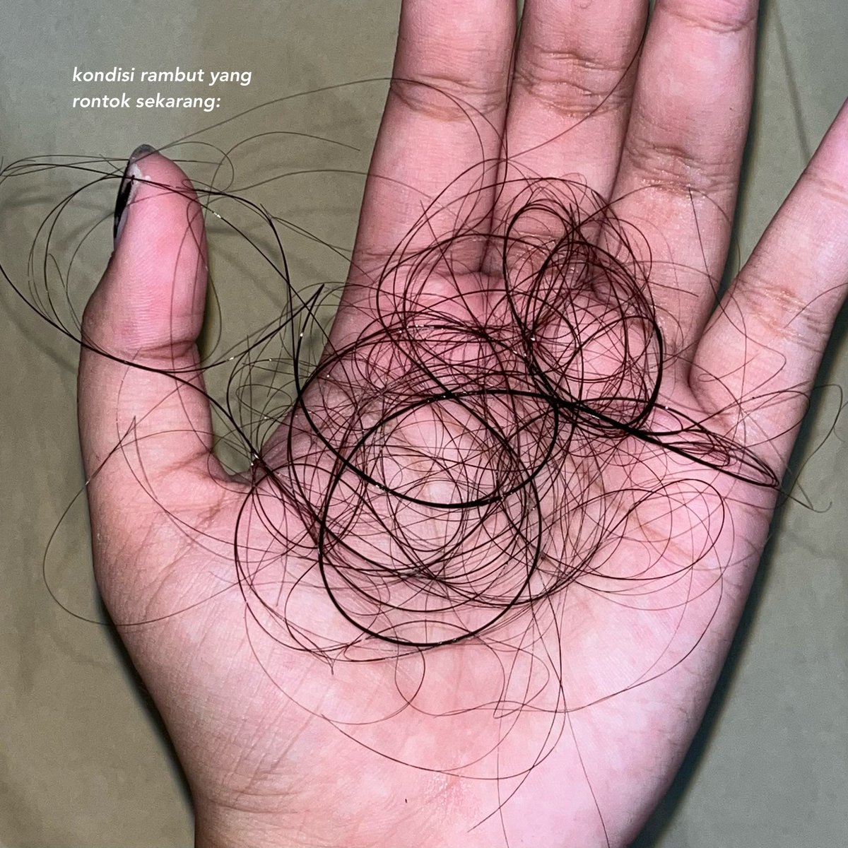 this is a sign for you buat save &amp; simak thread ini ini khususnya yang masih struggle dengan rambut rontok, sekaligus aku mau bahas tips mengurangi rambut rontok sesuai pengalaman aku♡

a thread ⤵️