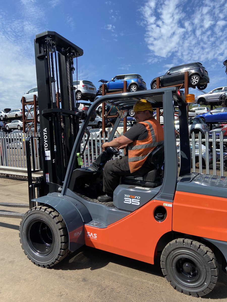 We have welcomed two brand new electric Toyota Tonero 35 forklift trucks to our current Car Spares fleet.

Looking good in the sunshine 😍🌞 ...ready for some serious work 🙌