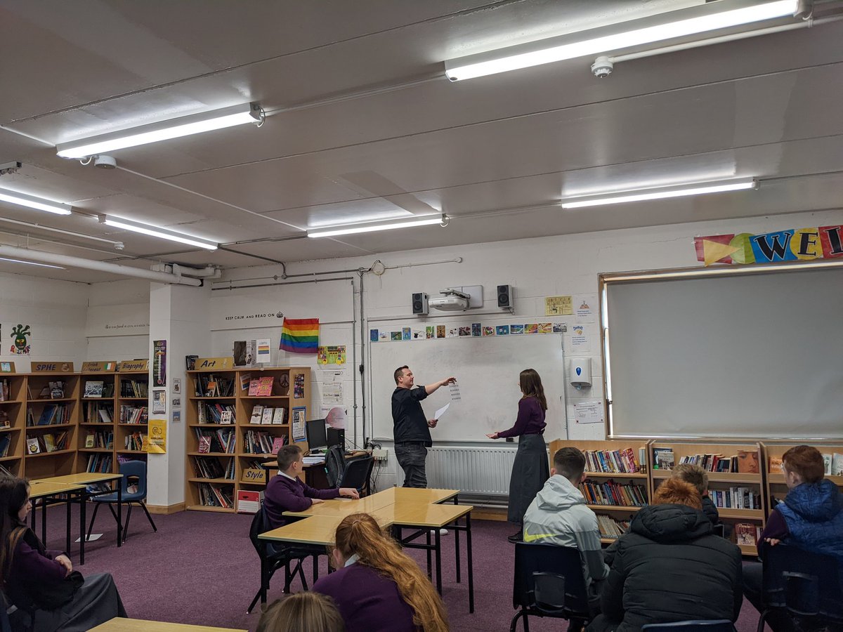Thomondcclib's tweet photo. Maths Magic with Leon Anderson this morning. The first years used maths skills to learn magic tricks 🙂❤️@jcsplibraries @ThomondCommColl @MagicianLeon https://t.co/L5Ildzteip