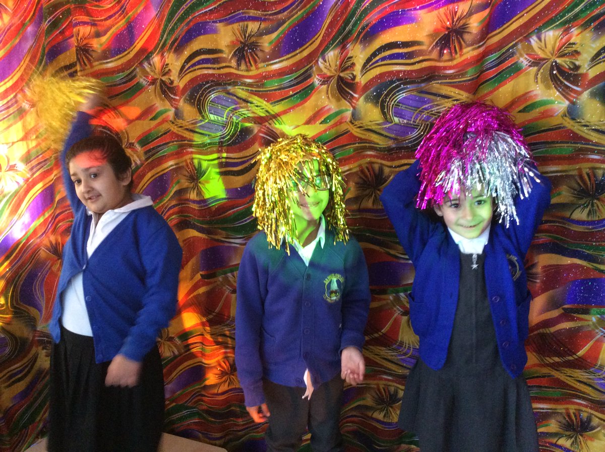 OfficeSssj's tweet photo. Year 1 had a great entry point @The_IPC for their new unit Hooray.. let's go on holiday! They role played lots of different holiday experiences. Looks like great fun! 😎#sssjbolton #curriculum #memoryhooks #fun https://t.co/ap9MpIDKpH