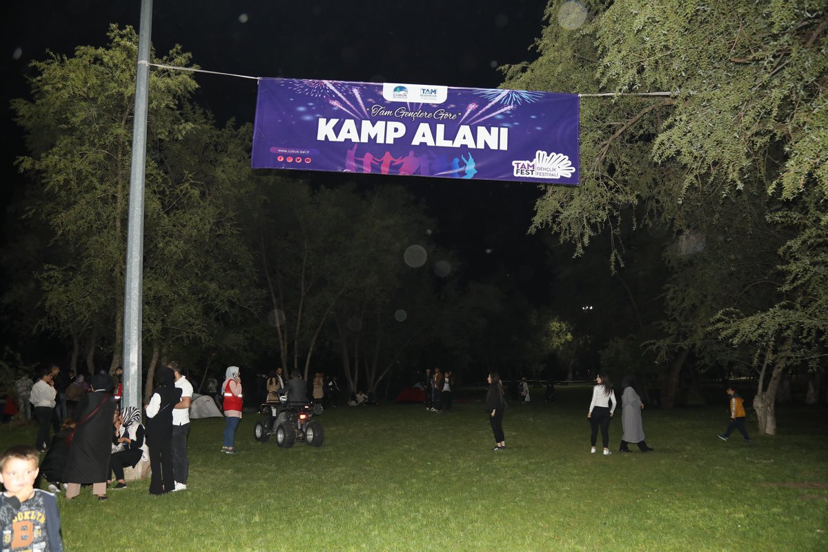cubukbelediyesi's tweet photo. Kaymakamımız Adem Keleş’in de eşlik ettiği kampta yüzlerce genç katılırken, gençler etkinlikte yakılan gençlik ateşi etrafında gitar eşliğinde gönüllerince eğlendi.
.
.
#ÇubukBelediyesi #TamBelediyecilik #TamFestival #TamGençlik #TamFest #Kampateşi #Kamp https://t.co/9IOFXU6r8e