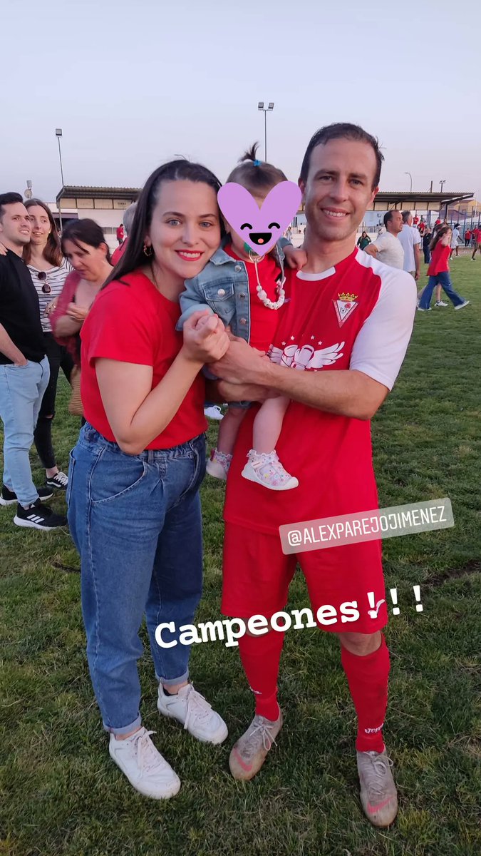 Amanda_Nieto7's tweet photo. días menos buenos, pero te dejas la piel en cada partido,te queda carrete para lo que quieras, pero ahora toca descansar cuerpo y, sobre todo, mente.
Siempre estaremos apoyándote allá donde vayas, para que disfrutes de esta pasión, porque de eso se trata, de disfrutar jugando⚽💪🏼 https://t.co/HzwyPYm34m