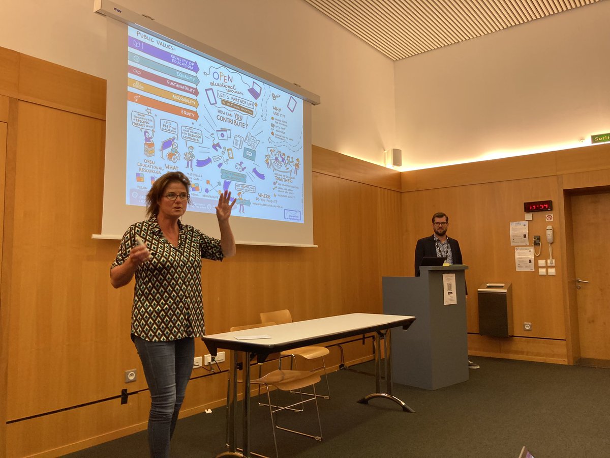 Festinaatje's tweet photo. Excellent presentation by @PascalKoole en collega Menno at #OEGlobal22 using open source elearning software #xerte #xot https://t.co/hx22N3lmZQ