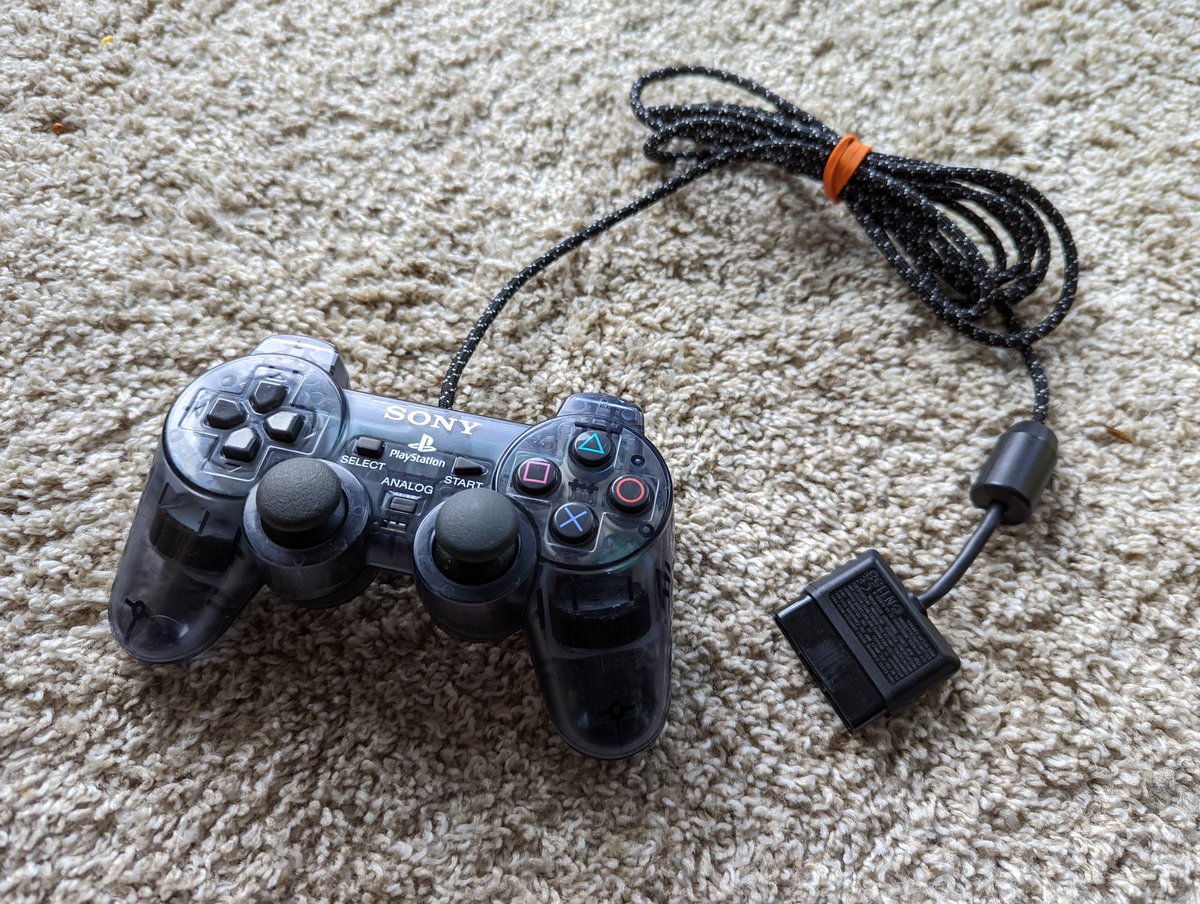 Got to fix up this glorious Smoke controller and upgrade it with a Paracord cable! 

Buttons feel great and brand new sticks are like butter. Can't wait to send it out!