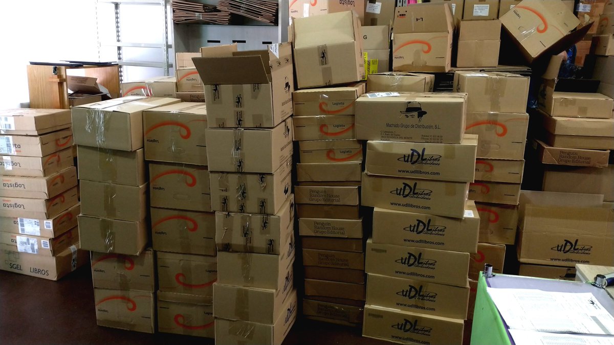 libreriajarcha's tweet photo. Ya estamos preparando la mudanza a la @FLMadrid 
Mañana desembarcamos en la caseta 72 de @_ElRetiro  y el viernes lo tendremos todo preparado.
¡Os esperamos del 27 de mayo al 12 de junio! https://t.co/TtSRsR5UW6