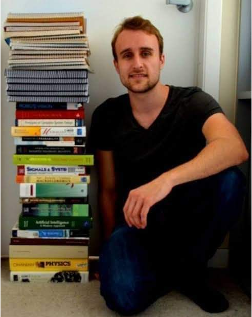 فاكرين سكوت يونج اللي خلص منهج ال computer science بتاع MIT في سنة بدل 4 سنين و اتعلم 4 لغات في سنة...