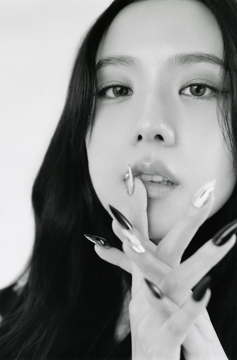 PopCrave's tweet photo. “I’m not sure how much I want to go solo yet. The music I listen to, the music I can do, and the music I want to do — what should I choose? […] I love different bands and rock music. What do people want from me? There’s a chaos of conflicting questions”

#JISOO on her solo debut https://t.co/LwlUbA5lD7