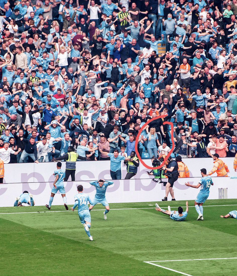 TelhaRafaa's tweet photo. @livvjanee @premierleague https://t.co/mhQOCCHUYc