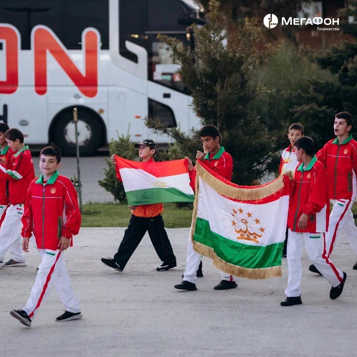 Детские футбольные⚽️команды, представлявшие Таджикистан на международном турнире «Будущее зависит от тебя», вернулись из российского города 🏖 Сочи на родину. Несколько дней на Чёрном море стали для ребят временем открытий и ярких эмоций💚💚💜
⠀
#МегаФонТаджикистан