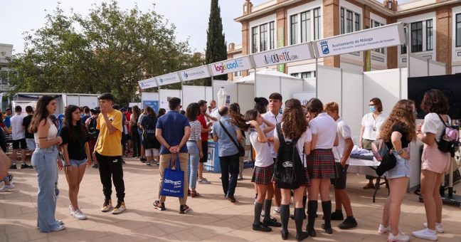🚀COITTA-Telecos (@coitta_aagit) on Twitter photo Hemos participado en #FantecMalaga2022 , feria andaluza de tecnología que ha congregado a 8.000 estudiantes.
Un evento con ponencias de altísimo nivel, como la de <a href="/bquintero/">Bernardo Quintero</a>, y que despertará vocaciones #STEM entre los más jóvenes.
Más info en la web 👇🏼
aagit.org/coitta-aagit-y… Hemos participado en #FantecMalaga2022 , feria andaluza de tecnología que ha congregado a 8.000 estudiantes.
Un evento con ponencias de altísimo nivel, como la de <a href="/bquintero/">Bernardo Quintero</a>, y que despertará vocaciones #STEM entre los más jóvenes.
Más info en la web 👇🏼
aagit.org/coitta-aagit-y…