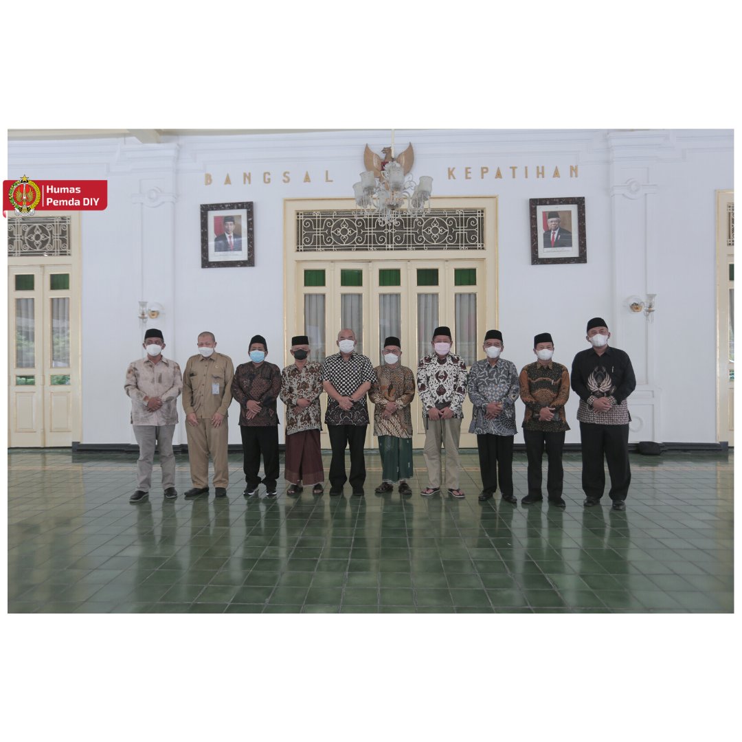 humas_jogja's tweet photo. Salah satu yang menjadi perhatian Sri Paduka adalah terkait penanganan Covid – 19 beberapa waktu yang lampau. Keberhasilan penanganan Covid – 19 di DIY tidak lepas dari dukungan para tokoh dan Kiai NU yang mengedukasi masyarakatnya.
#WakilGubernurDIY #KGPAAPakuAlamX #PWNUDIY https://t.co/t77r1CB2pp