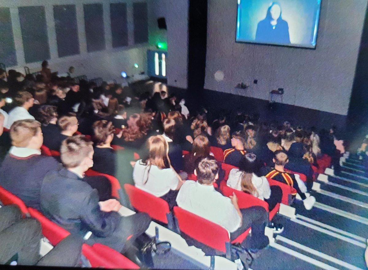 YsgolCwmBrombil's tweet photo. PC5261 Garlick held extended assemblies last week, speaking to all Year 7, 8, 9 and 10. Approximately 900 pupils have been educated in appropriate use of social media/stranger danger, Cyberbullying, Hate crime and knife crime.
#nottheone
#swpneathptalbot
#schoolbeat https://t.co/IM1cB1XXZG