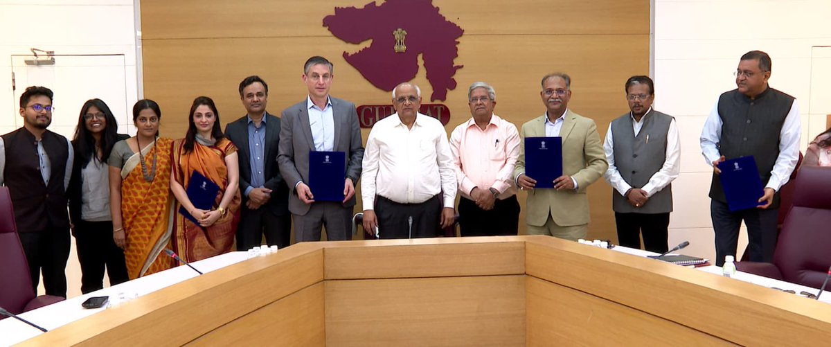drrajivguptaias's tweet photo. In line with Hon @PMOIndia's commitment to cut carbon emissions to net zero by 2070, an MoU was signed between Gujarat govt, @EPIC_India &amp; @JPAL_SA in presence of Hon @CMOGuj. This will enable Gujarat to be the 1st state to have carbon market set-up. https://t.co/BznTkQedf1