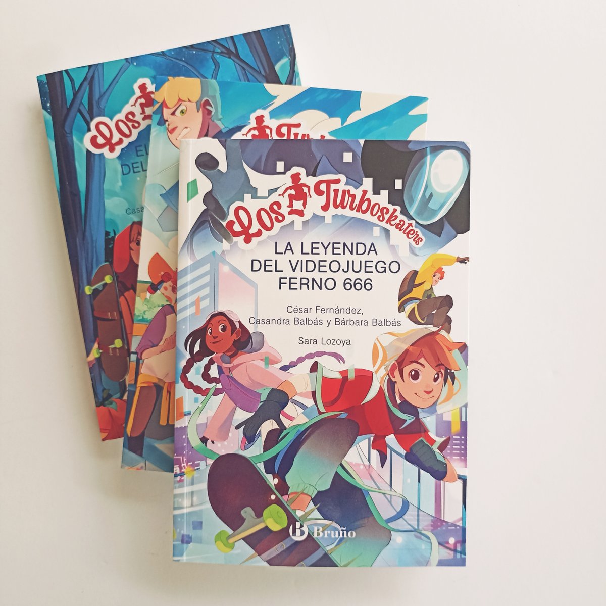 Acción, muchos sustos y peligros virtuales, los protagonistas de 'Los Turboskaters' vuelven a vivir una aventura alucinante en el tercer título de la serie

👉 Info del libro bit.ly/3wIWGi9
📖 Primeras páginas bit.ly/3NtXKgv