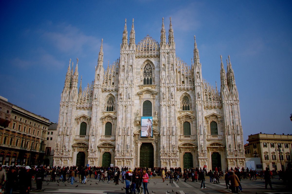 ミラノといえばこちらのドゥオーモ（ミラノ大聖堂）🇮🇹 500年かけて建造されたそうです😲