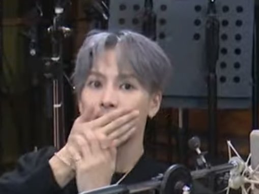 ขำ5555555555 พี่แจ็คนางหาวแล้วลืมว่ามีกล้อง แล้วดูรีแอคค555555555 โอ้ย555555555

#GOT7_NANANA #GOT7 #JACKSON