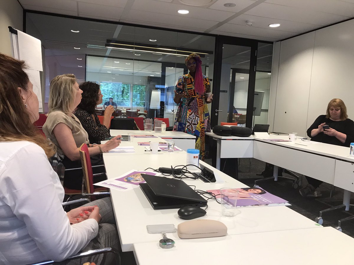 HRCommunicatie's tweet photo. Zoek een aardige Gordon Ramsey die de keuken en de gerechten binnen jouw organisatie op smaak brengt! 🌈 Mooie inleiding van de workshop over DEI #Diversity #inclusion https://t.co/YSswGjnjr3