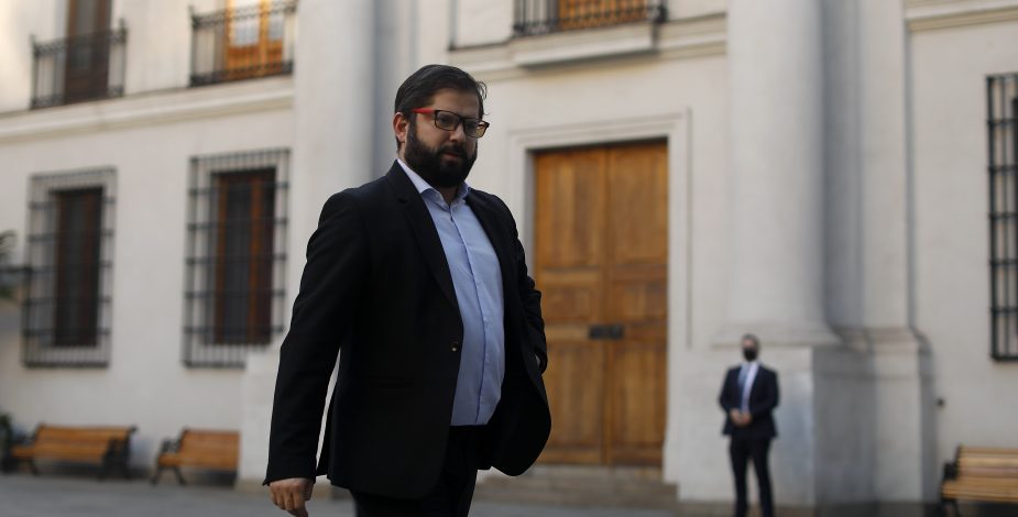 adnradiochile's tweet photo. Presidente Gabriel Boric es elegido como una de las 100 personas más influyentes del mundo por Time https://t.co/cG3TgebWuR https://t.co/OeSEGbJolU