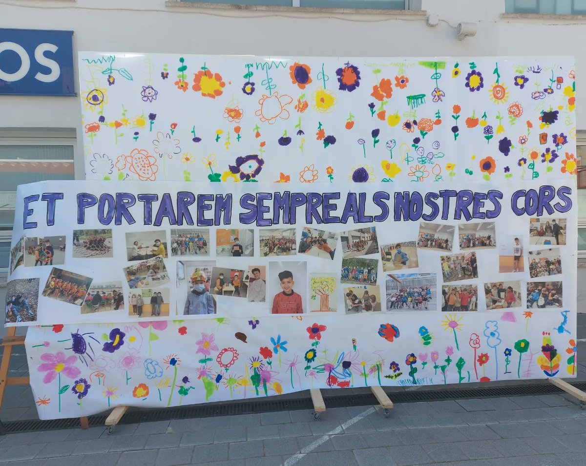 escolatecnos's tweet photo. Et portarem sempre als nostres cors, Rayen. Gràcies a totes les persones que ens heu acompanyat en aquest acte de comiat @ajterrassa @educaciovoc #somtecnos #escolescoop https://t.co/JJdAnBLQKi