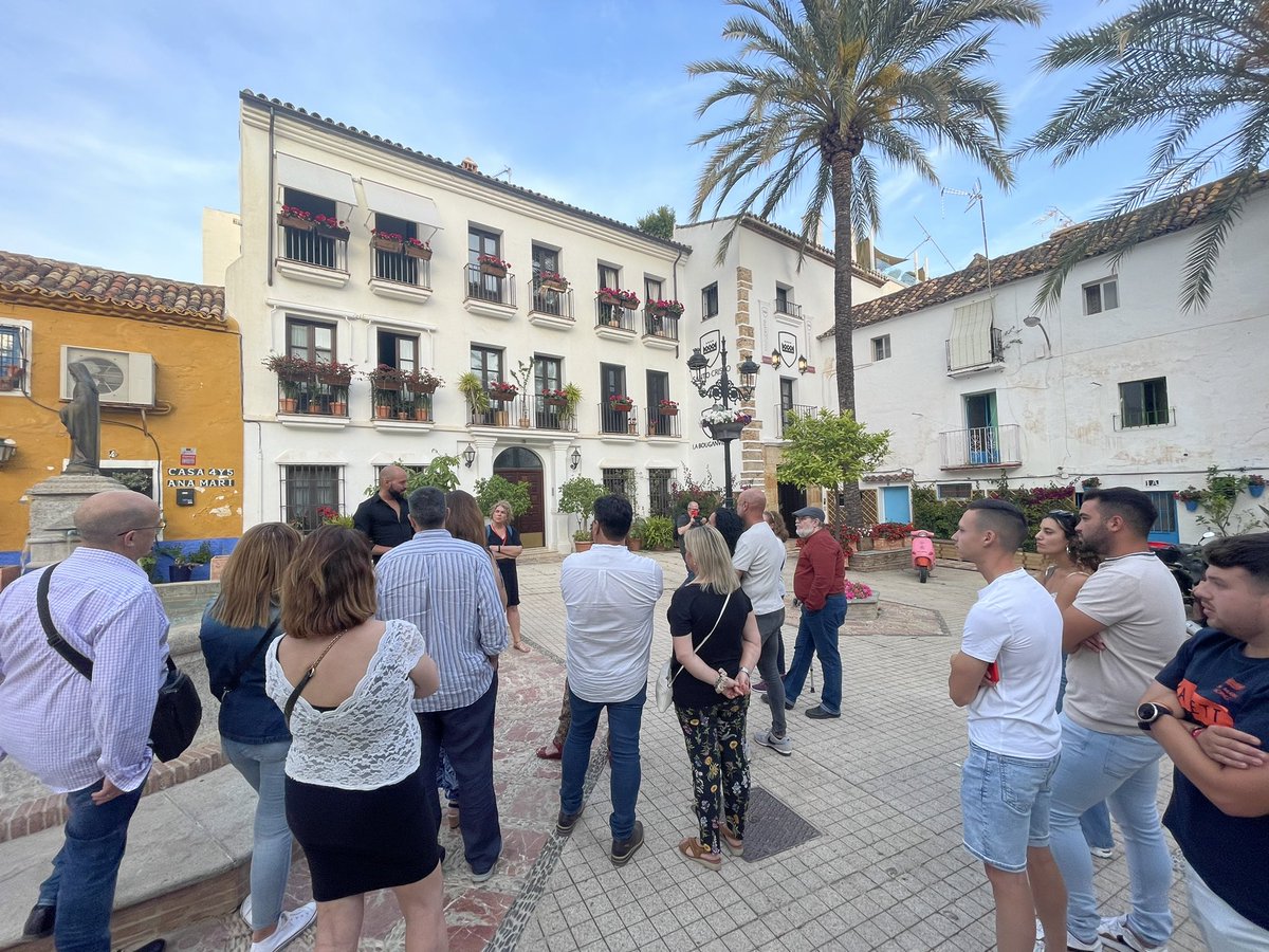📢👻 El pasado jueves estuvimos acompañando a nuestro paisano Esteban Palomo en su primera ruta misteriosa en la ciudad de Marbella, una interesante ruta que pasaba por lugares de la ciudad con una historia paranormal e interesante.