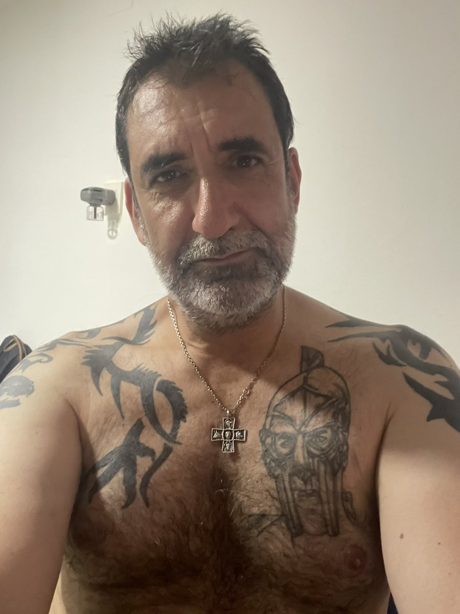 JuanCTurbo's tweet photo. Fuera uniforme a comer y luego gym y playa. Que dura la vida en Melilla....... el viernes cobro ya como destinado aquí, mejor no os enseño la nomina 😚😚😚 https://t.co/PaSKZJR7HZ