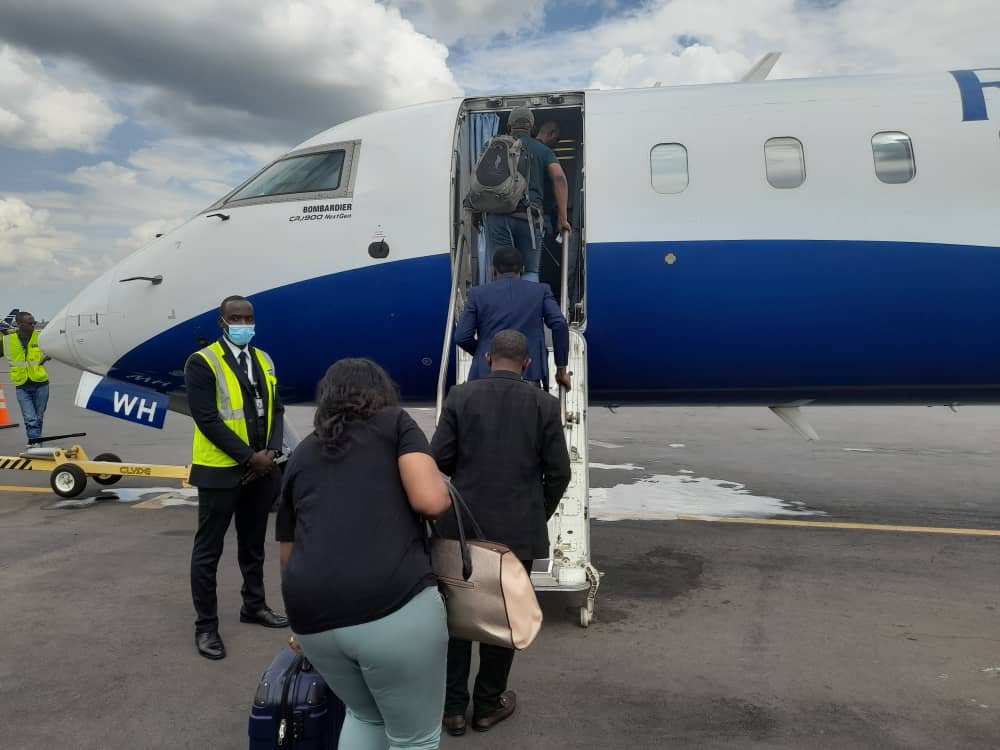 PSF_Rwanda's tweet photo. This afternoon, our members boarded @FlyRwandAir heading to Mozambique for Rwanda-Mozambique business Forum that kicks off tomorrow. We will also sign an MOU with Mozambique Chamber of Commerce to strengthen our cooperation and promote doing business between the institutions. https://t.co/G5pu6klpZF